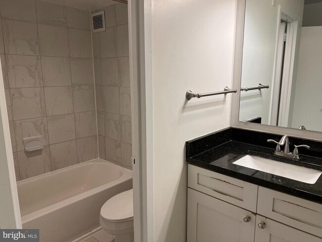 Building Photo - 1225 Martha Custis Dr