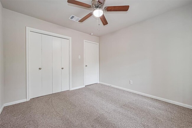 Building Photo - 10815 Creektree Dr