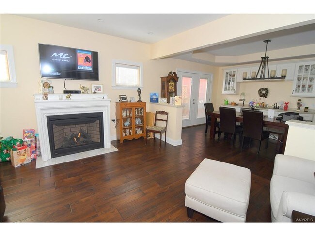 Interior Photo - 3882 Delaware Ave