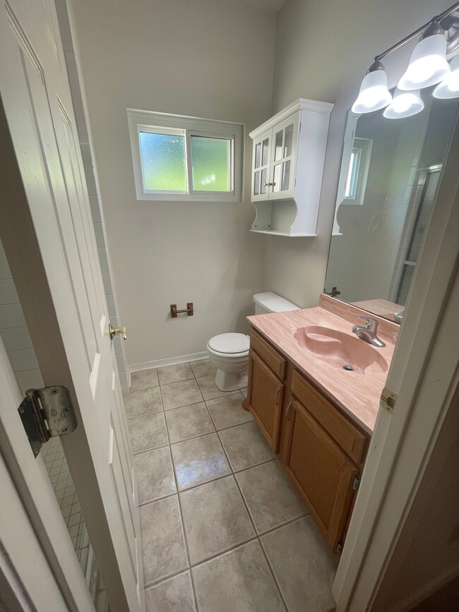 Building Photo - 6 Hollycrest Blvd