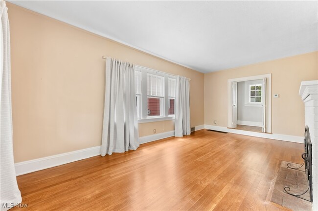 Building Photo - 2580 Whitelaw St