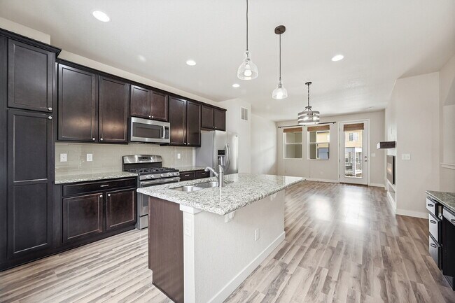 Building Photo - $2,495.95, Two Bedroom, 2.5 bathroom Townhome in Broomfield