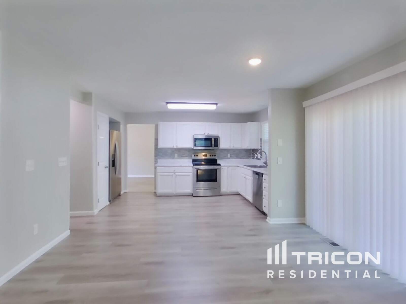 Building Photo - 2536 Bayview Dr