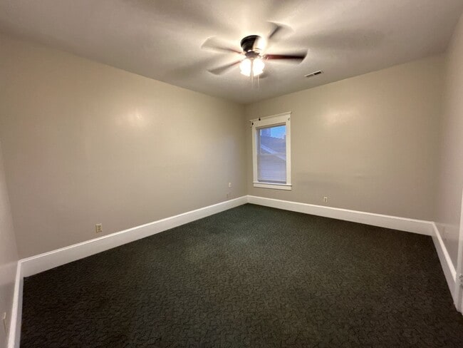 Building Photo - Pre-Leasing for the 26-27 School Year! - J...