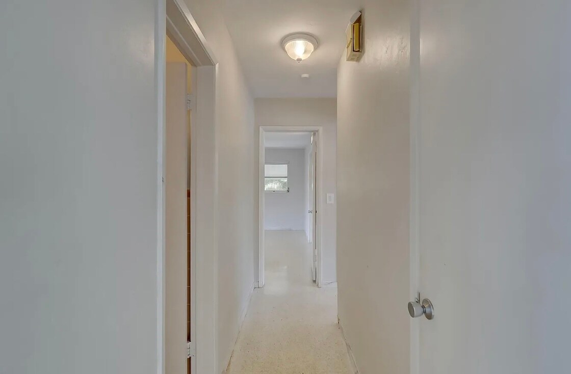 Building Photo - 2041 Coral Reef Dr