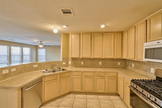 Building Photo - 3022 Swift Brook Glen Way