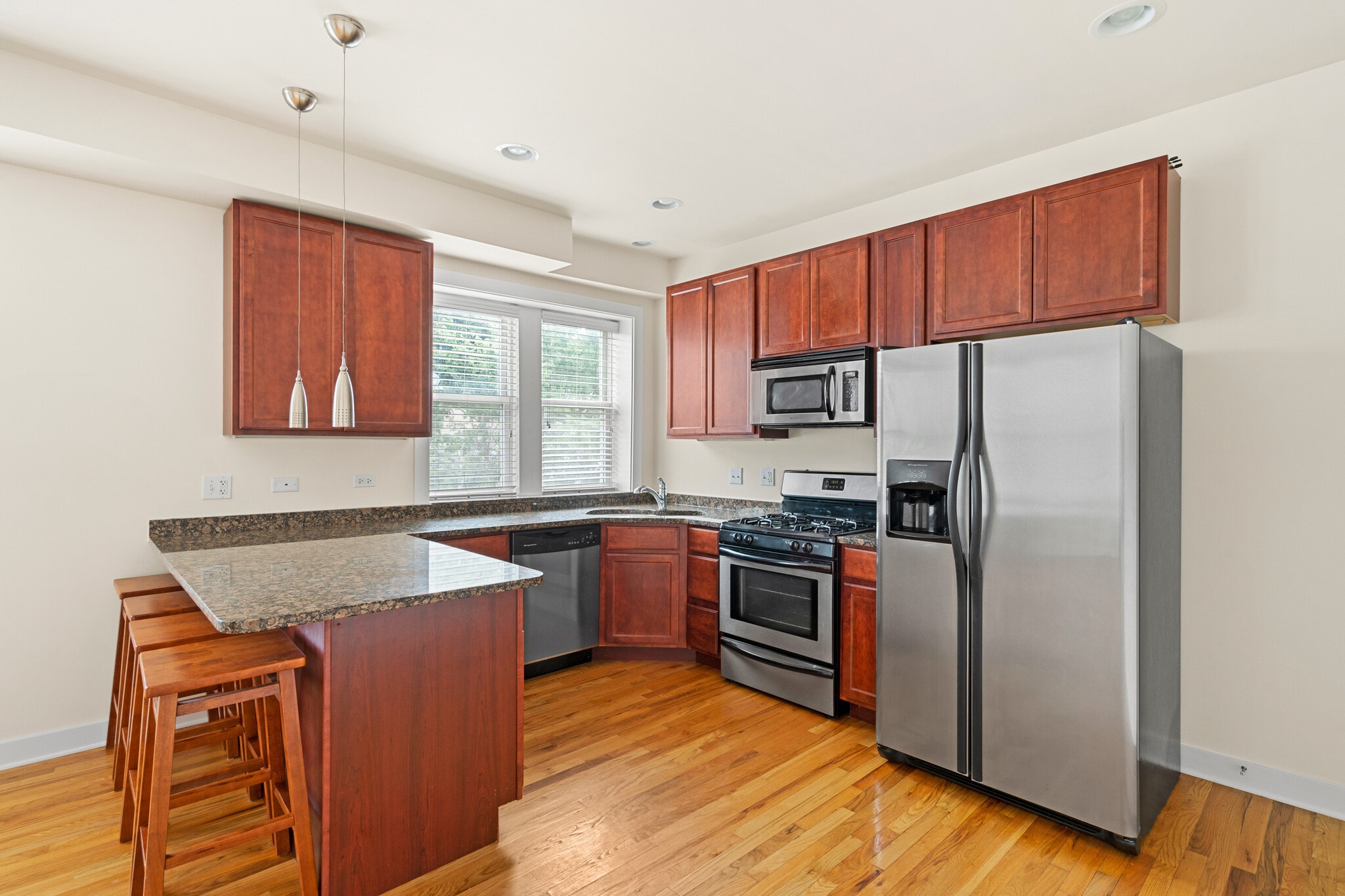 Building Photo - 1432 N Maplewood Ave