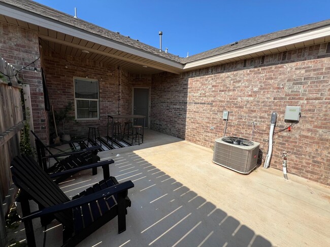 Building Photo - Townhome- Walking Distance to Lubbock Cooper