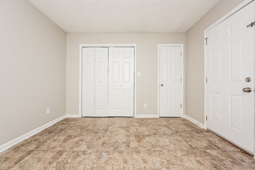 Building Photo - 2725 Woodward Rd