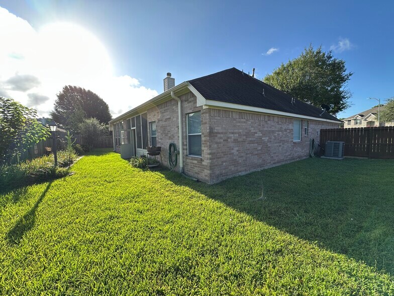 Building Photo - 18818 Harbor Key Cir
