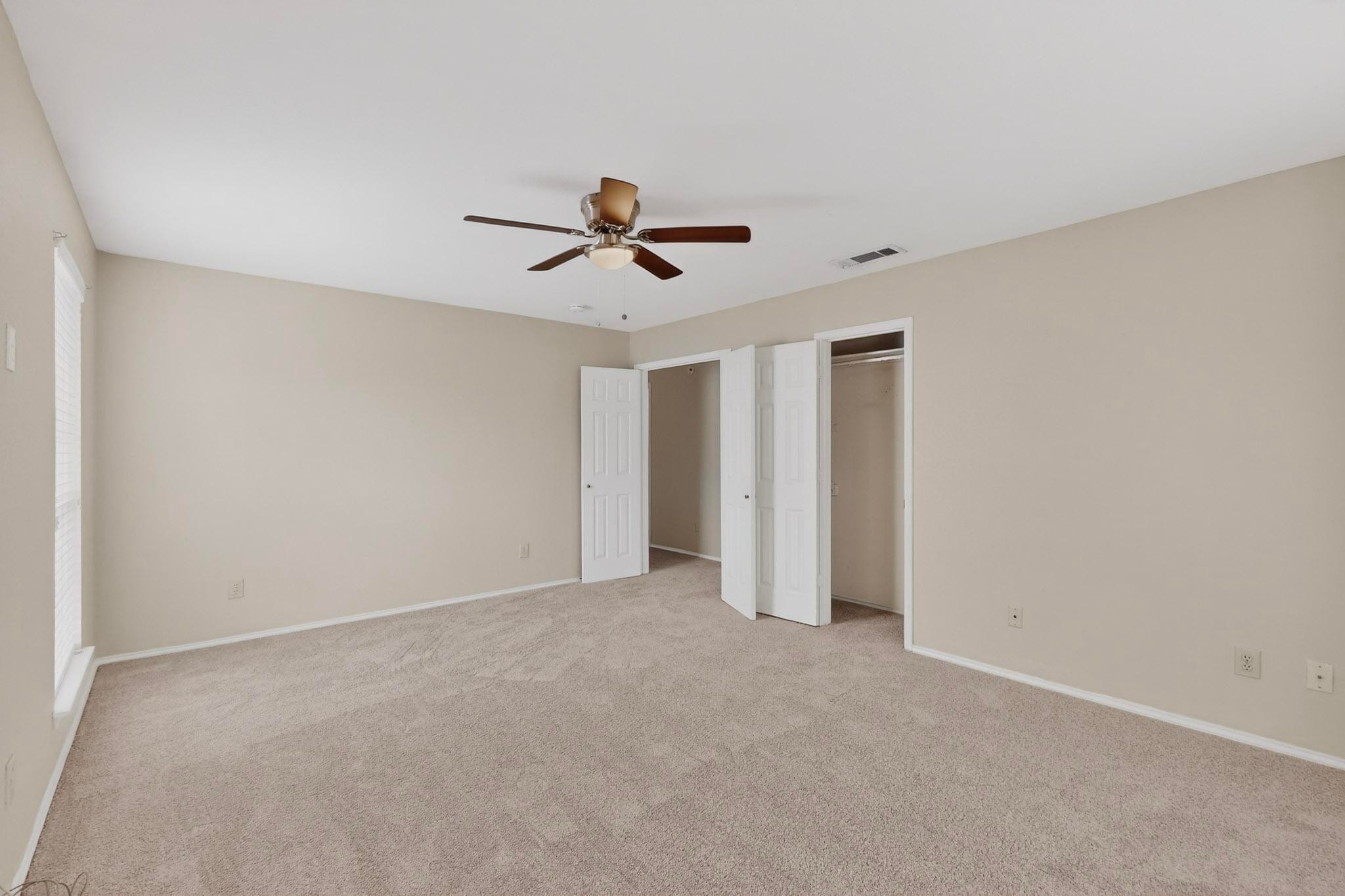 Building Photo - 636 Raintree Cir