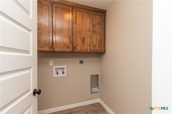 Building Photo - 2060 Stillwell St