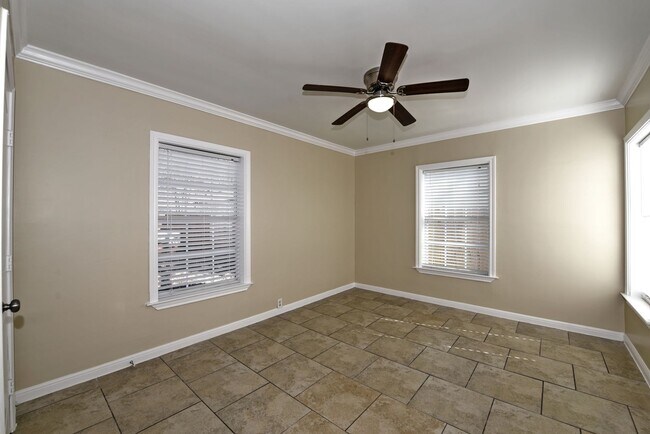 Building Photo - Stylish and Spacious 4-Bedroom Home PLUS C...