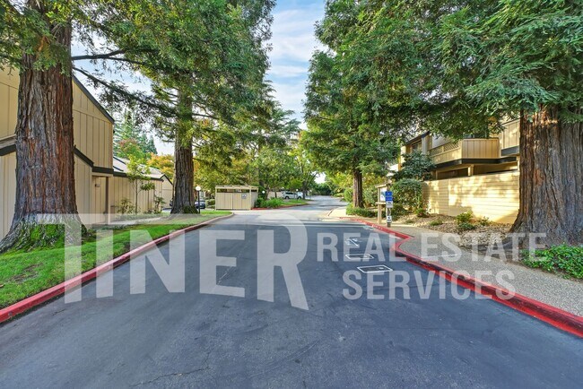 Building Photo - 9118 Madison Green Ln