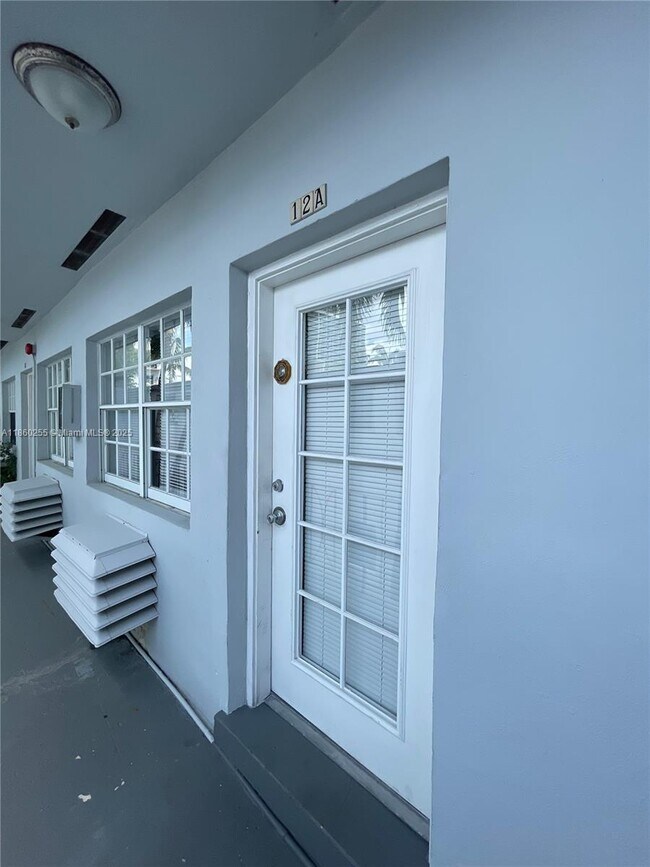 Building Photo - 1611 West Ave