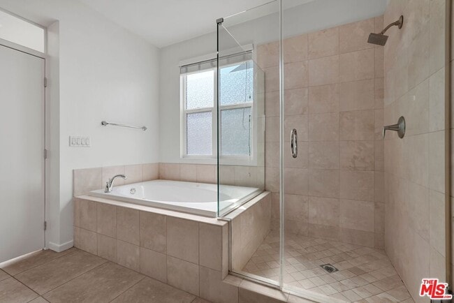 Building Photo - 6531 S Seabluff Dr