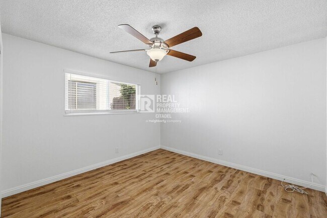 Building Photo - 186 E 21st St