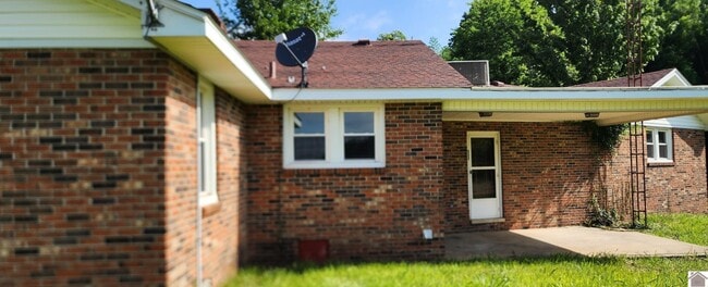 Building Photo - 2216 Dyke Rd