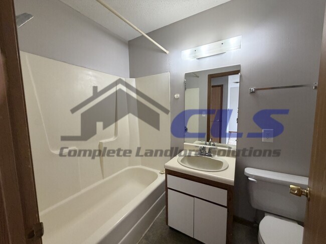 Interior Photo - 820 Poplar Street