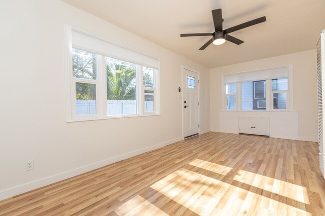 Building Photo - Quaint Remodeled 1 Bed / 1 Bath Bungalow in Normal Heights!