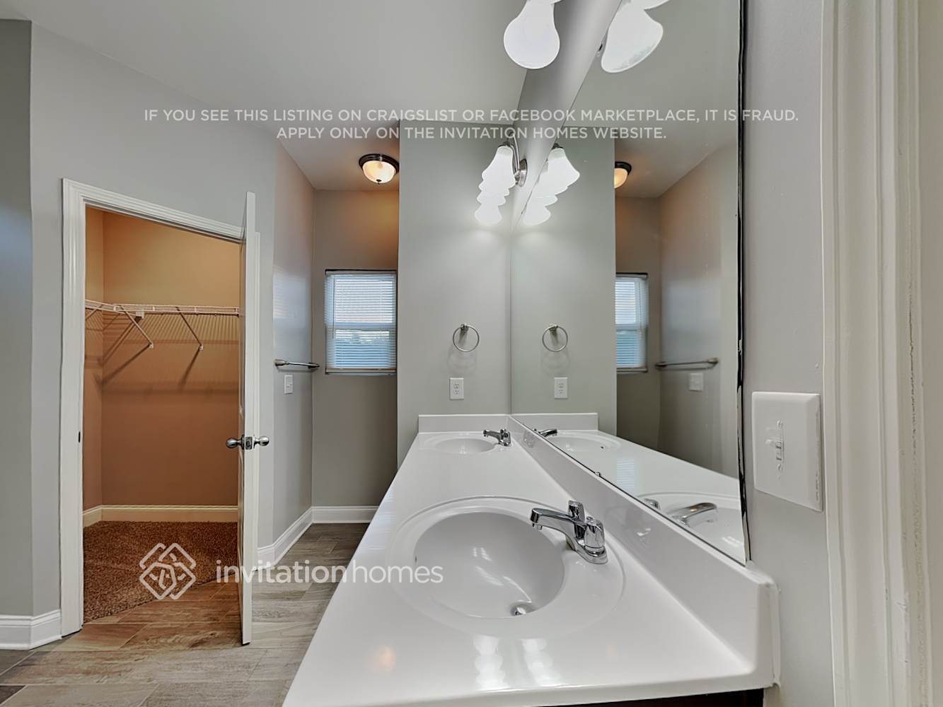 Building Photo - 2813 Santiago Circle