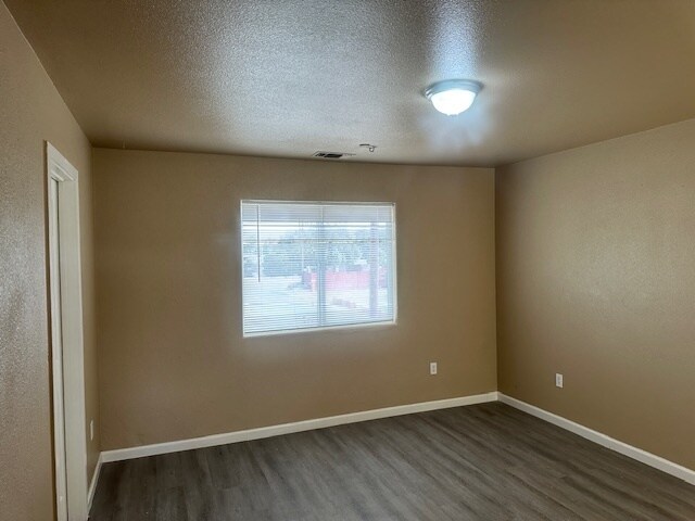 Building Photo - Modesto 3 Bedroom 2 Bathroom Home.