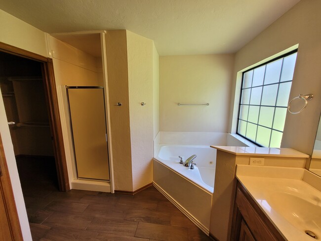 Building Photo - 14701 SE 83rd Ct