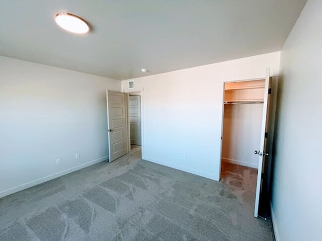 Building Photo - Fantastic GORGEOUS Home!