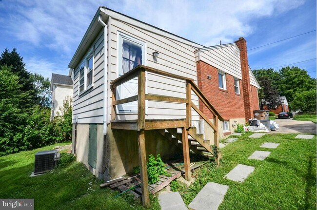 Building Photo - 1111 Gilbert Rd