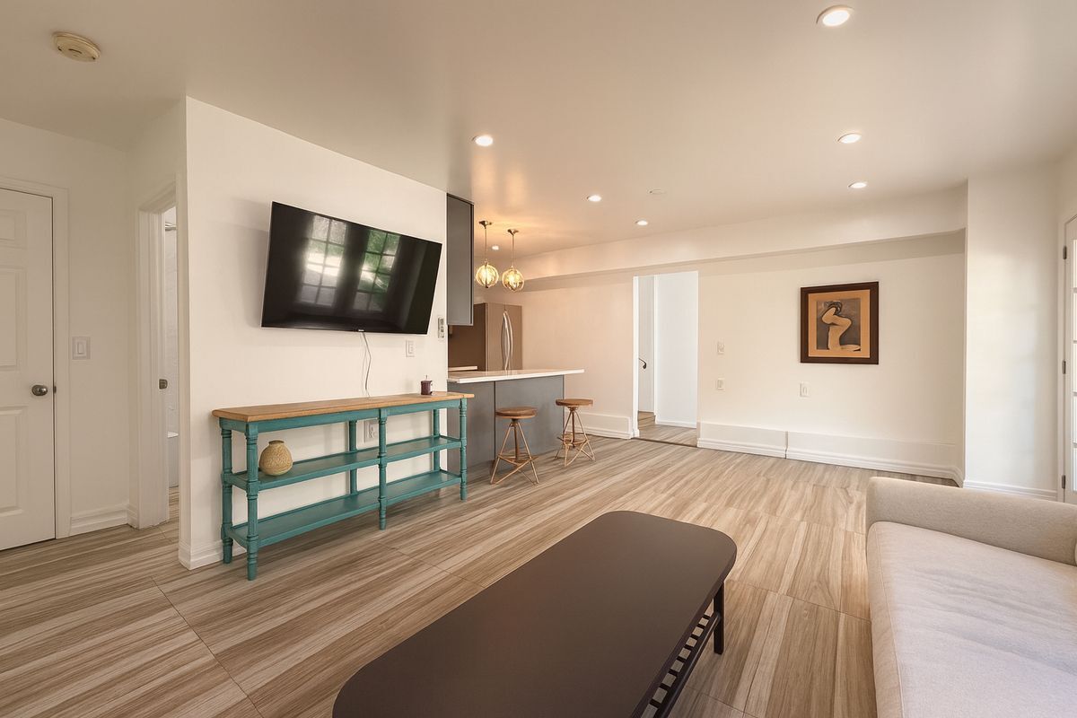 Building Photo - 1174 Coldwater Canyon Dr
