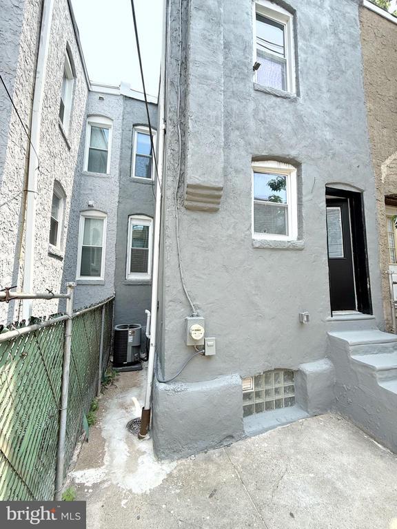Building Photo - 1520 S Myrtlewood St