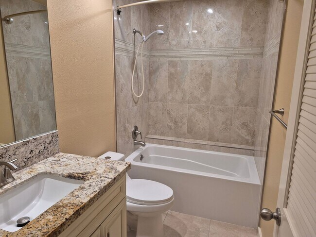 Building Photo - Beautiful  4 bedroom 2.5 bath with loft & Pool