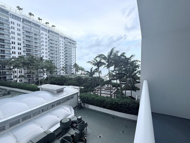 Building Photo - 2301 Collins Ave