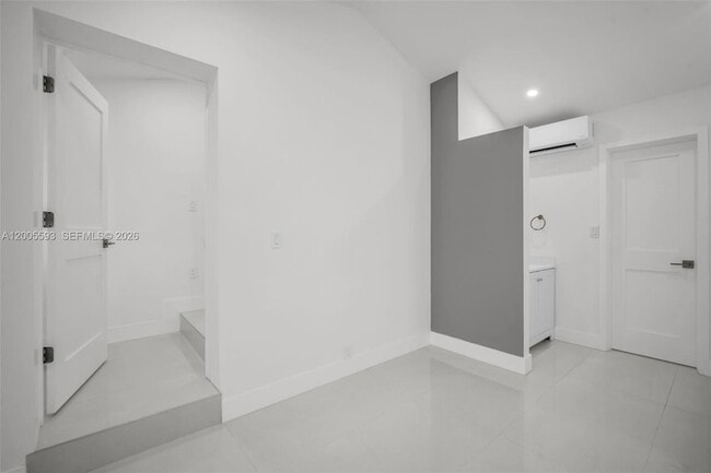 Building Photo - 4112 SW 9th Terrace