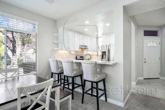 Building Photo - Luxury 2 Bed/2 Bath Condo Home In The Desi...