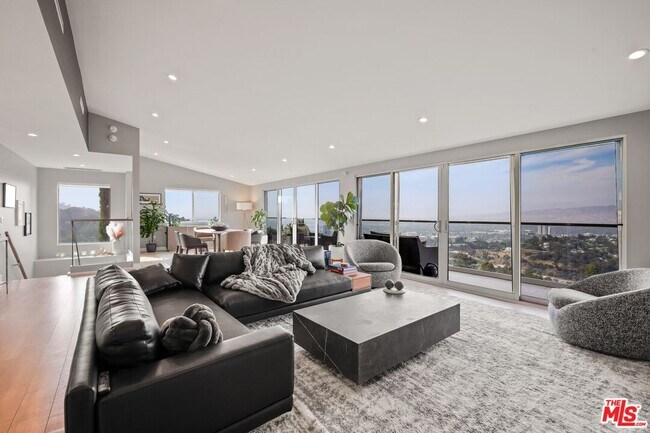 Building Photo - 7191 Pacific View Dr