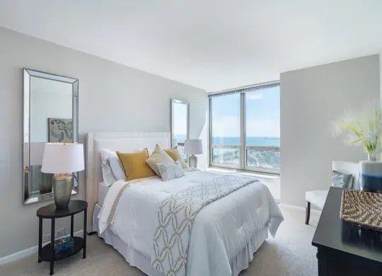 Building Photo - 530 W Hawthorne Pl