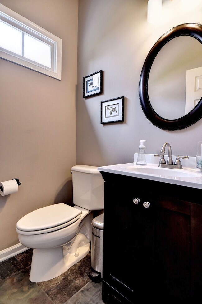 Building Photo - Spacious and Updated Yorktown Home