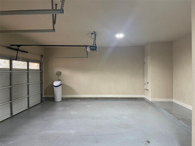 Building Photo - 3928 Crest Ln