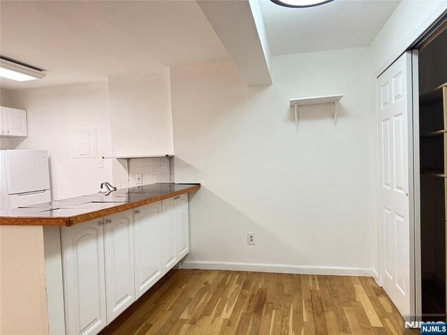 Building Photo - 333 Grand St