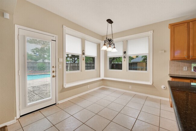 Building Photo - 2203 Lakewind Ln