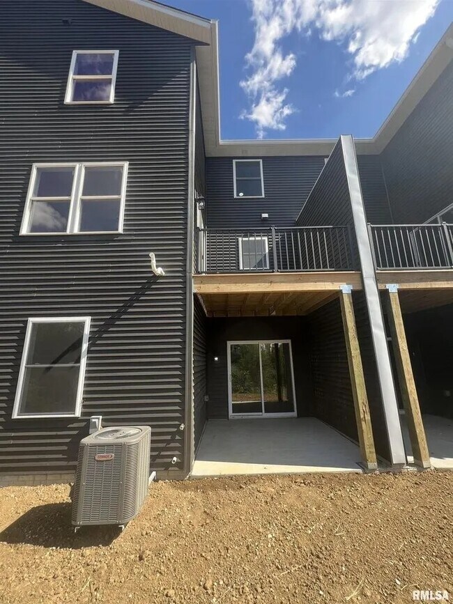 Building Photo - 5246 Pandit Dr