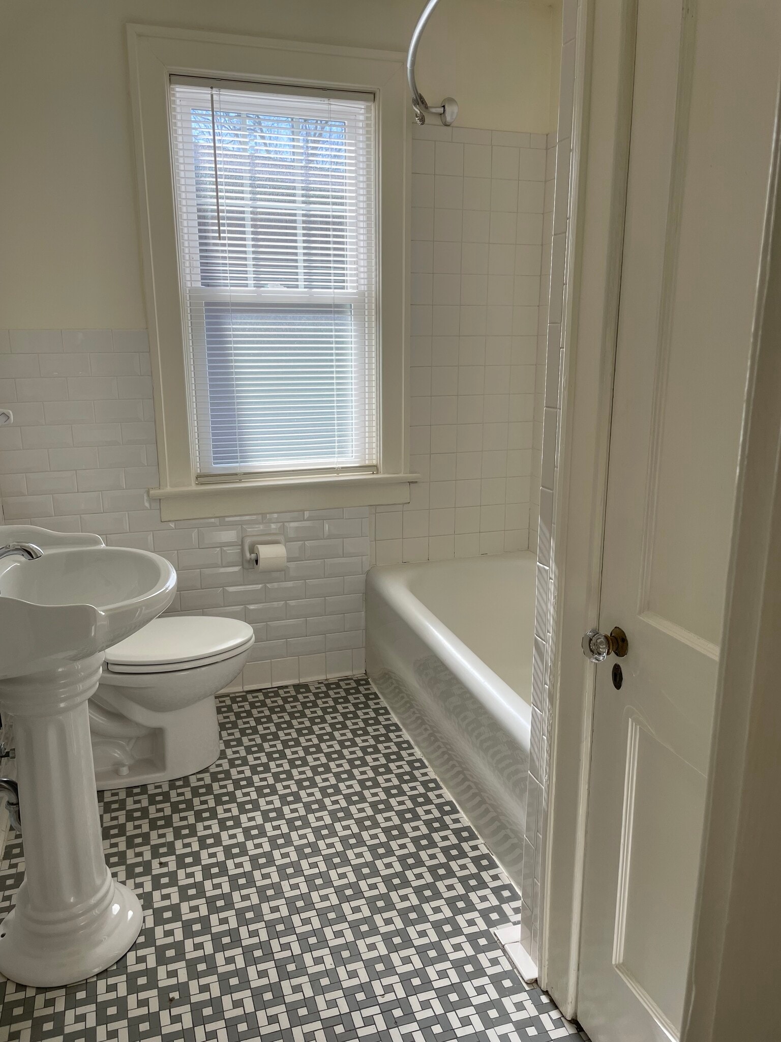 Bathroom - 1324 Fontaine Rd