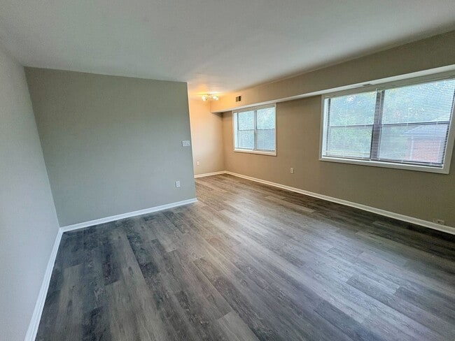 Building Photo - 2025 Move-In Special – $200 Off First Mont...