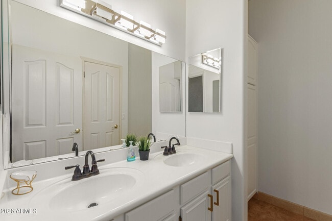 Building Photo - 601 W San Marcos Dr