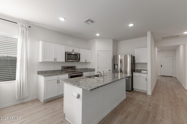 Building Photo - 8133 S 64th Ln