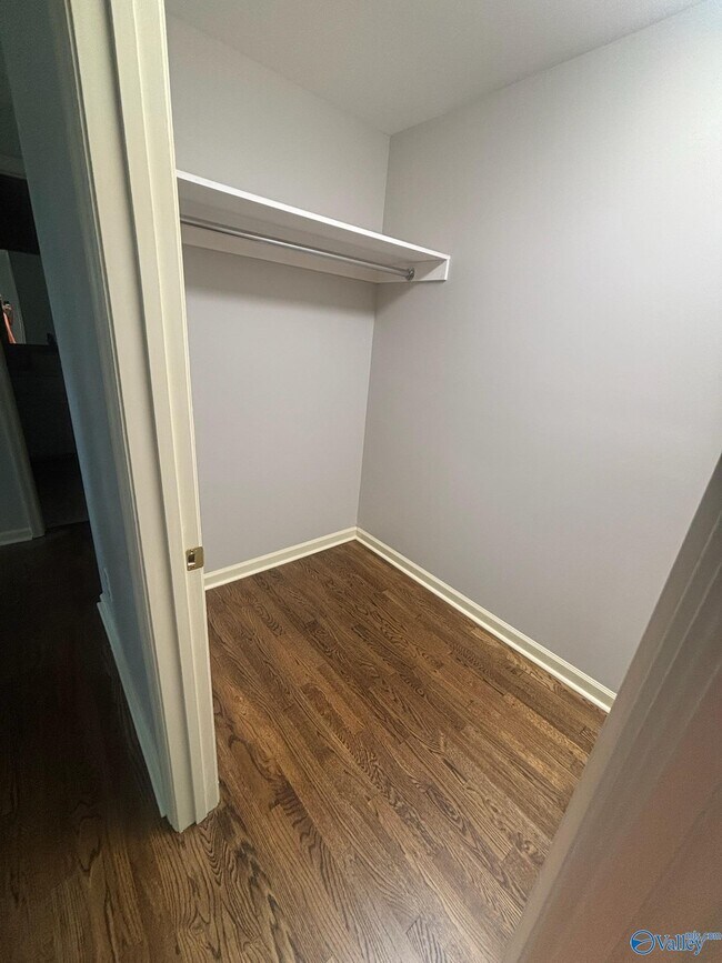 Building Photo - 1308 McClung Ave SE