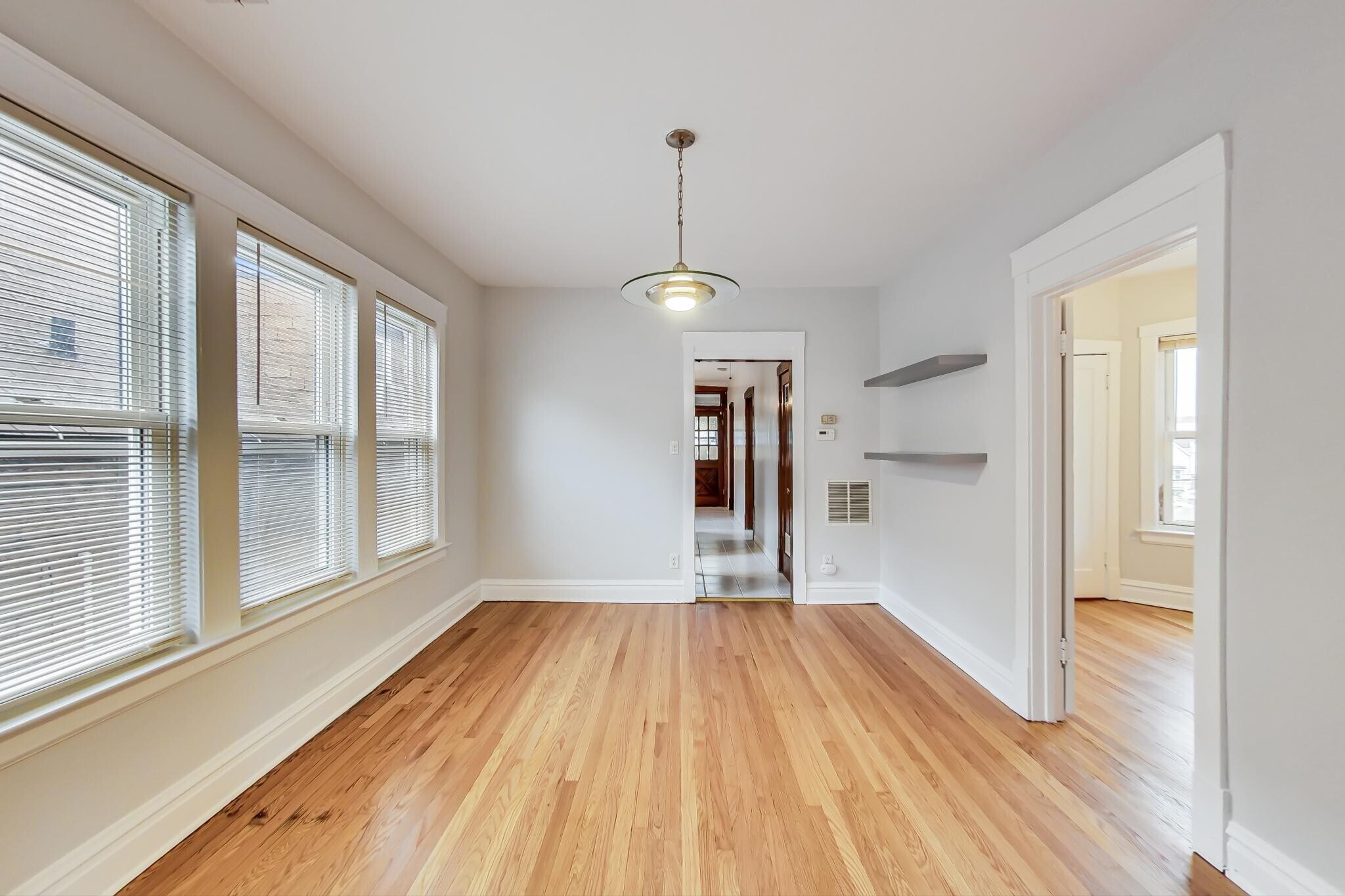 Building Photo - 2436 W Diversey Ave