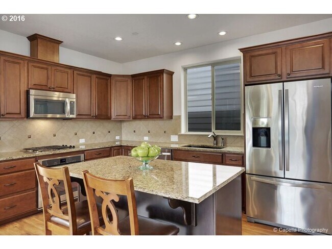 Building Photo - Wonderful Wilsonville Home!