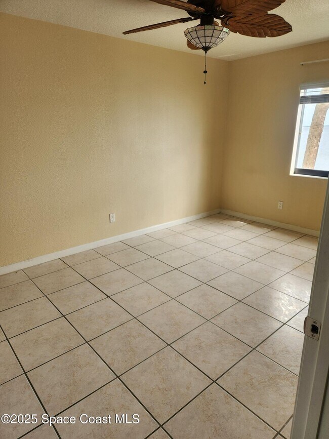 Building Photo - 2469 S Washington Ave